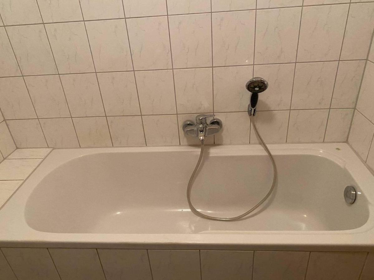 Top Lage 2 Zimmerwohnung Mit Balkon Und Bester Aussicht In Og 2 Links Rostock Luaran gambar